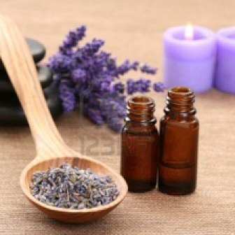 3981431-spoon-of-dry-lavender-and-aromatic-lavender-oil